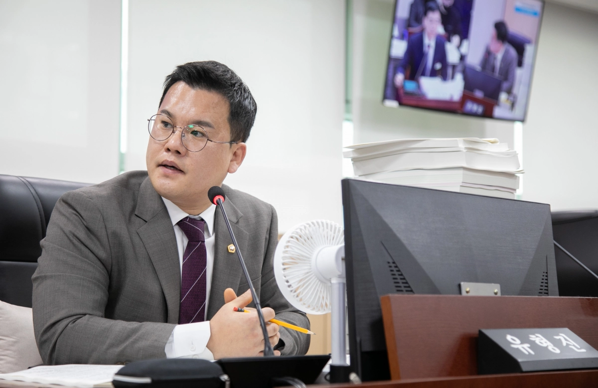 유형진 의원이 8일 예산결산특별위원회에서 질의하고 있다.(사진=경기도의회)