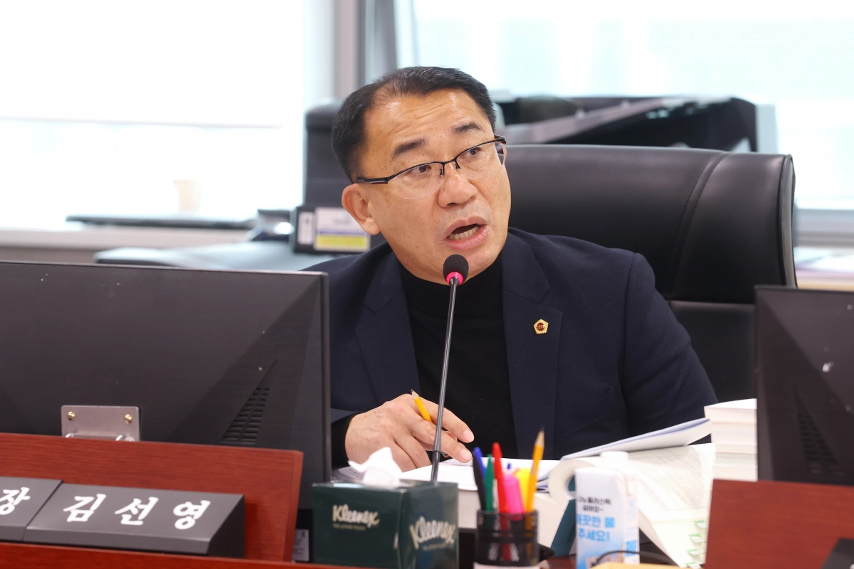 김선영 의원이 9일 예산결산특별위원회 2026년도 본예산 심의에서 질의하고 있다.(사진=경기도의회)