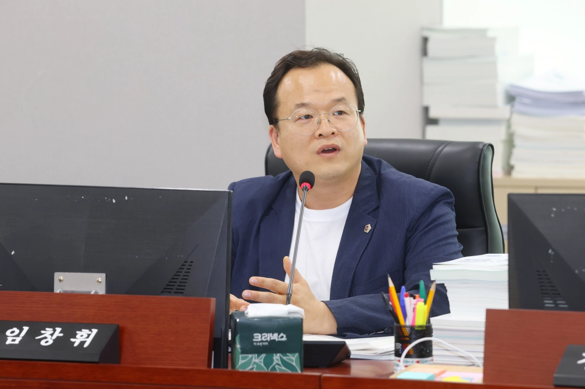 임창휘 의원이 9일 경기도 소방재난본부 대상 2026년도 예산안 심사에서 질의하고 있다.(사진=경기도의회)