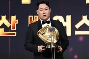 ‘라이언 킹’의 1루에서 ‘여우’의 안방으로…양의지의 골든글러브 10회 수상에 즈음해 골든글러브 역사로 본 KBO의 진화