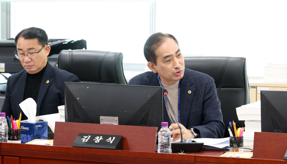 김창식 의원이 9일 예산결산특별위원회에서 질의하고 있다.(사진=경기도의회)