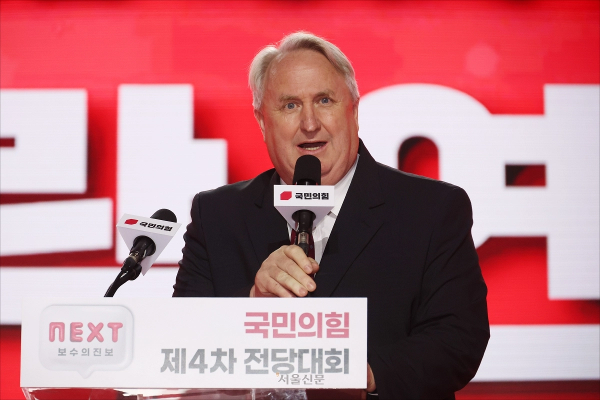 인요한 국민의힘 신임 최고위원이 지난해 4월 23일 오후 경기도 고양시 킨텍스에서 열린 국민의힘 제4차 전당대회에서 당선 수락 연설을 하고 있다. 2024.7.23 홍윤기 기자