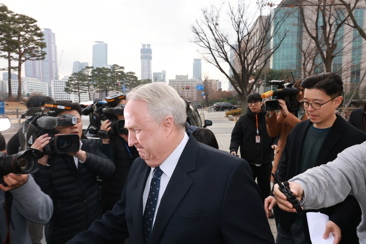 의원직 사퇴 발표 기자회견 마친 인요한 의원