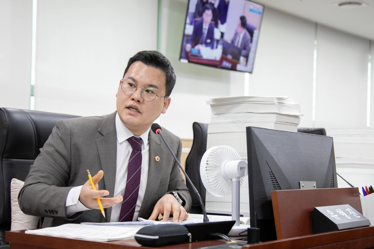 유형진 의원이 9일 문화체육관광국 예산결산특별위원회 심의에서 질의하고 있다.(사진=경기도의회)