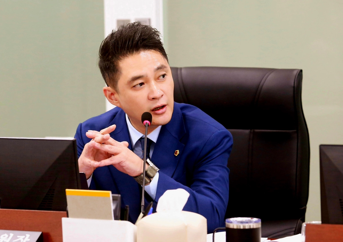 전석훈 의원이 10일 2026년도 경기도 예산안 심사를 위한 예산결산특별위원회에서 질의하고 있다.(사진=경기도의회)