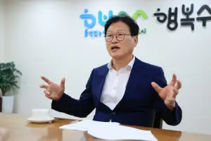 집무실서 링거…김대권 수성구청장, 의료법 위반 혐의 입건