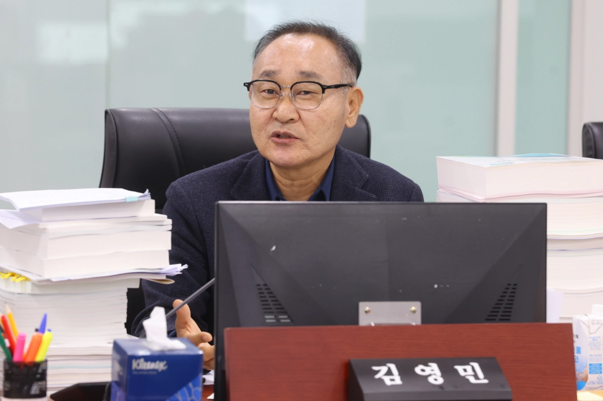 김영민 의원이 10일 2026년도 예산 심사 과정에서 질의하고 있다.(사진=경기도의회)