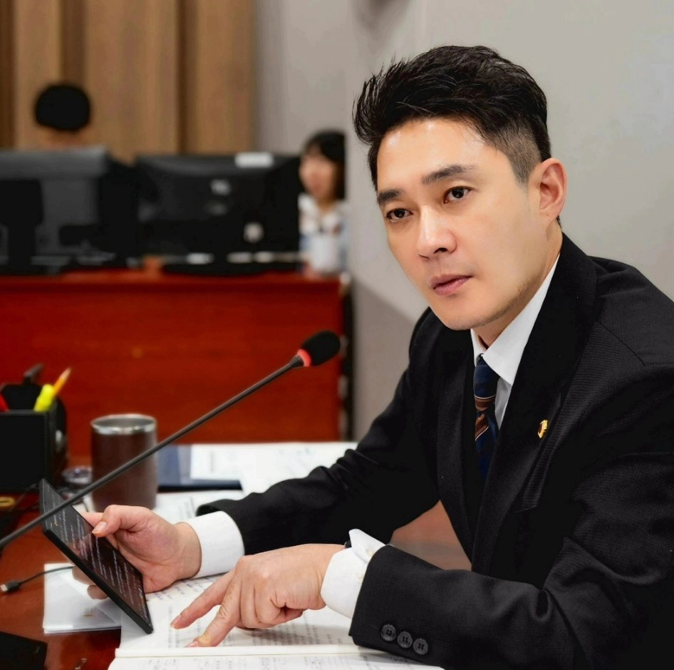 전석훈 의원이 9일 예산결산특별위원회에서 질의하고 있다.(사진=경기도의회)