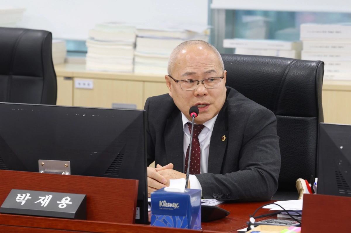 박재용 의원이 10일 예산결산특별위원회에서 질의하고 있다.(사진=경기도의회)