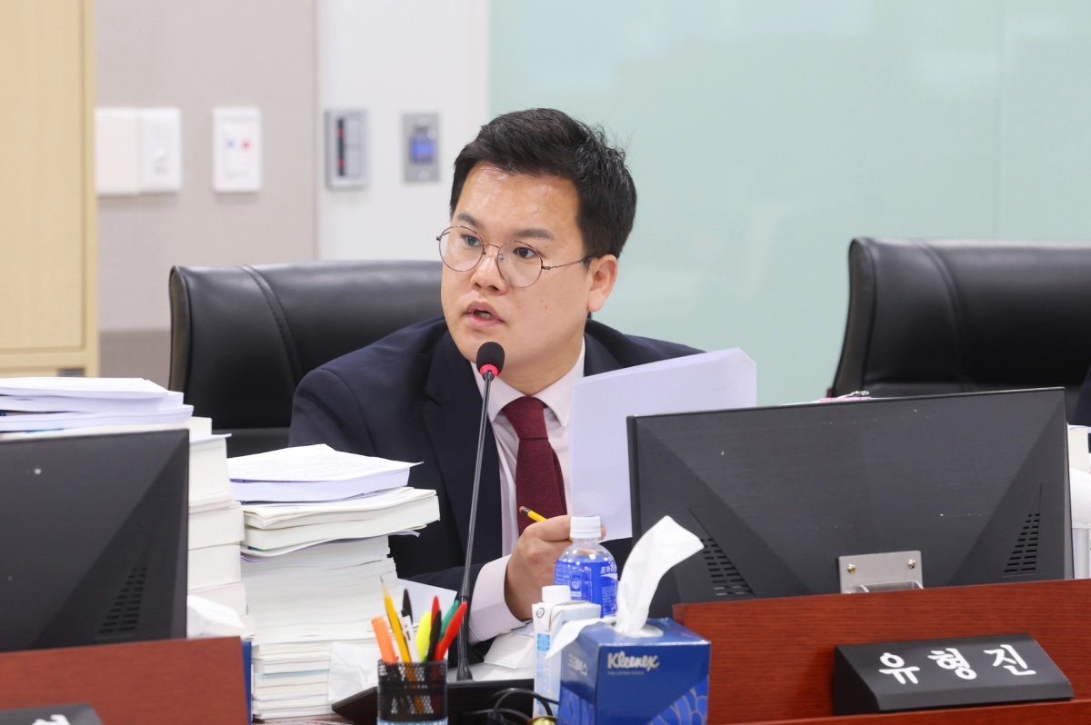 유형진 의원이 10일 예산결산특별위원회 심의에서 질의하고 있다.(사진=경기도의회)