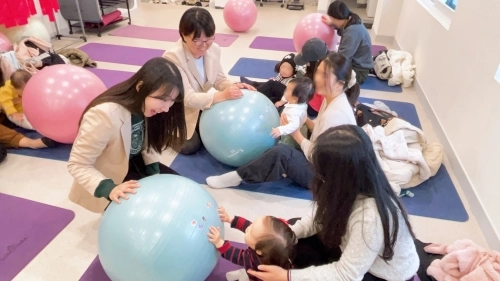 서울 구로구보건소 소속 박슬기 주무관이 대한간호협회 사진공모전에서 금상을 수상한  ‘꼬물꼬물 공굴리기’ 사진.   구로구 제공