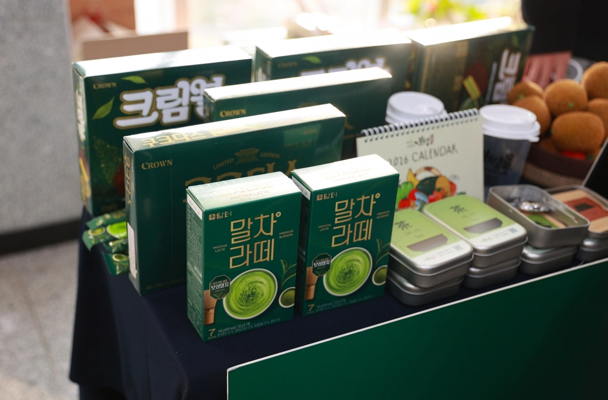 보성군 달모임에서 보성말차 신제품과 보성몰 홍보가 진행되고 있다.