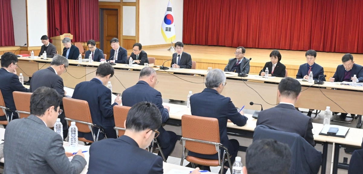 김정기 대구시장 권한대행 행정부시장이 11일 간부회의를 열고 업무지시를 내리고 있다. 대구시 제공