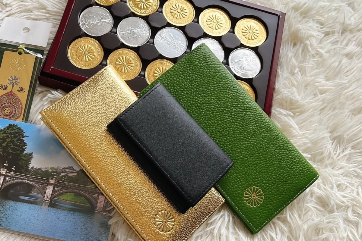일본 고쿄(皇居·일 황궁) 내 매장 등에서 한정으로 판매되고 있는 ‘고쿄 지갑’. 엑스(@kawapara) 캡처