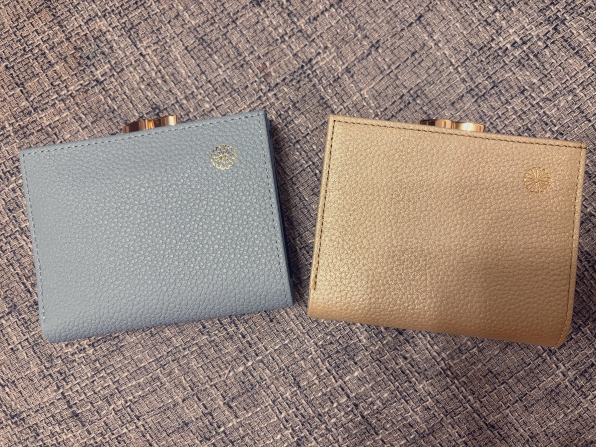 일본 고쿄(皇居·일 황궁) 내 매장 등에서 한정으로 판매되고 있는 ‘고쿄 지갑’. 엑스(@ActCom15) 캡처