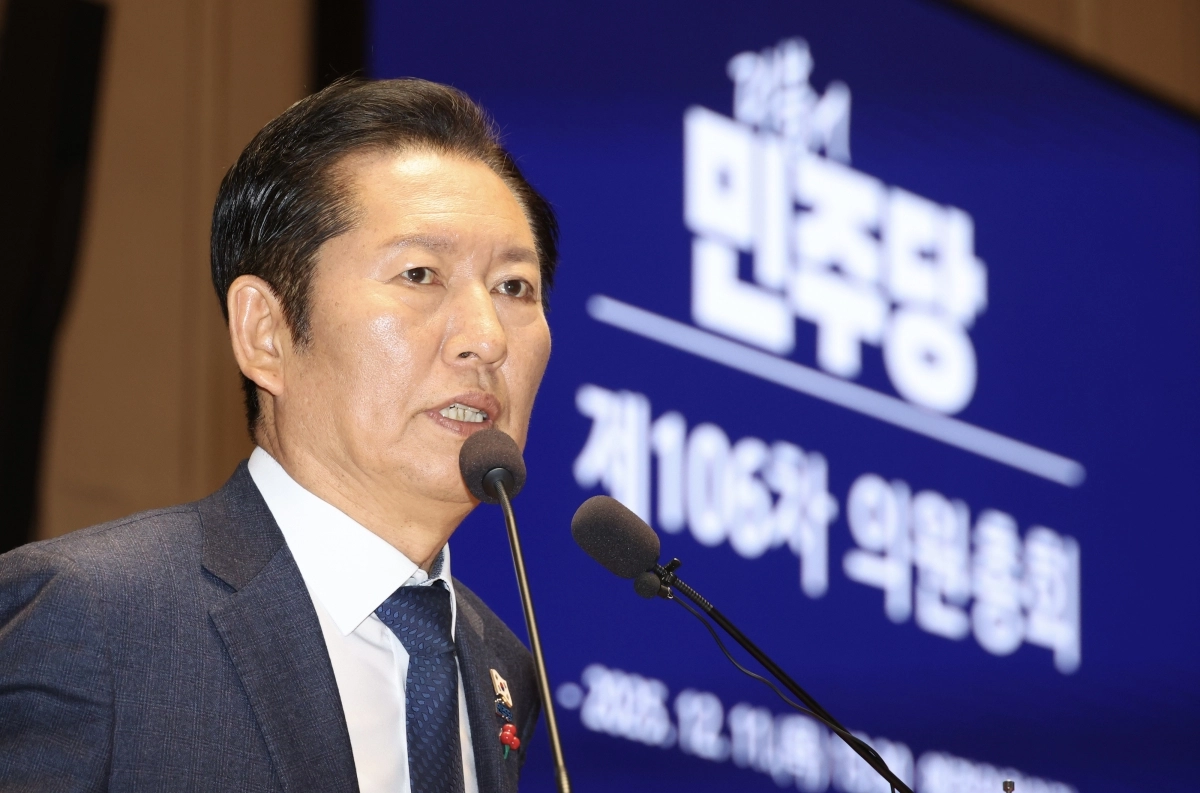 발언하는 정청래 대표