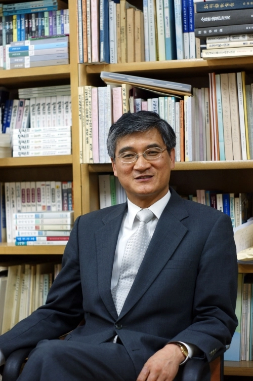 홍덕률 전 한국사학진흥재단 이사장