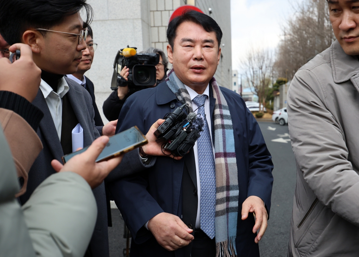 이정선 광주시교육감이 11일 광주 동구 광주지방법원에서 사전구속영장 실질심사를 받고 나오고 있다. 연합뉴스