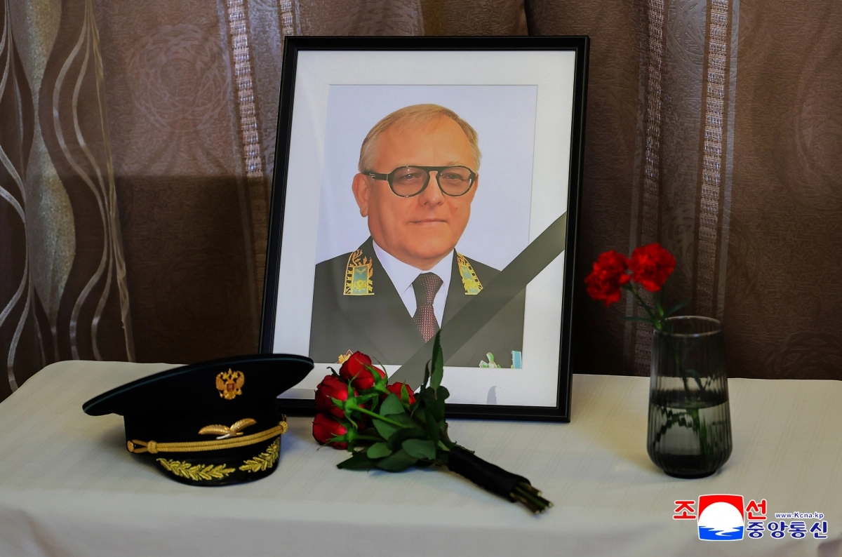 김정은, 러 대사관 찾아 마체고라 추모