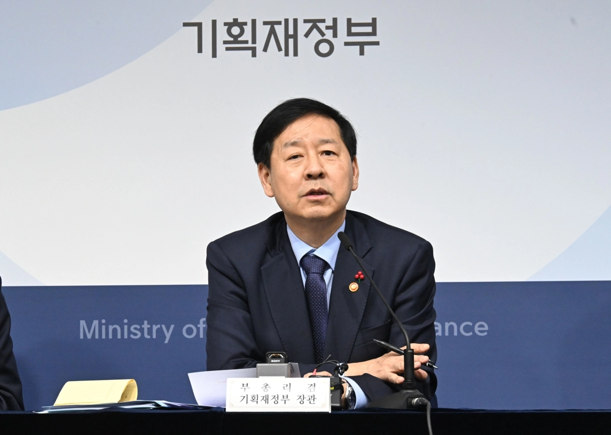 구윤철 부총리 겸 기획재정부 장관이 11일 정부세종청사에서 열린 ‘2026년 기획재정부 업무보고’ 관련 사후브리핑에서 모두발언을 하고 있다. 2025.12.11  기획재정부 제공