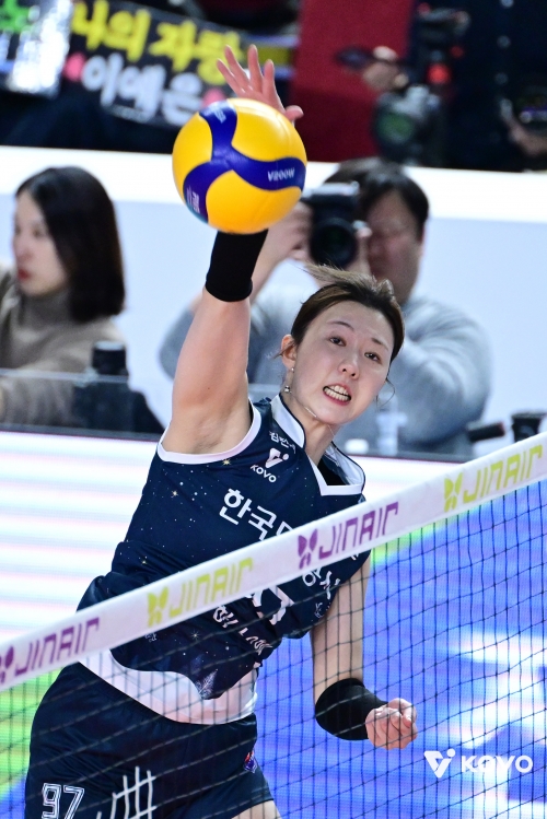 강력하다! ‘강소휘·타나차·모마’…도로공사, 흥국생명 꺾고 1위 질주