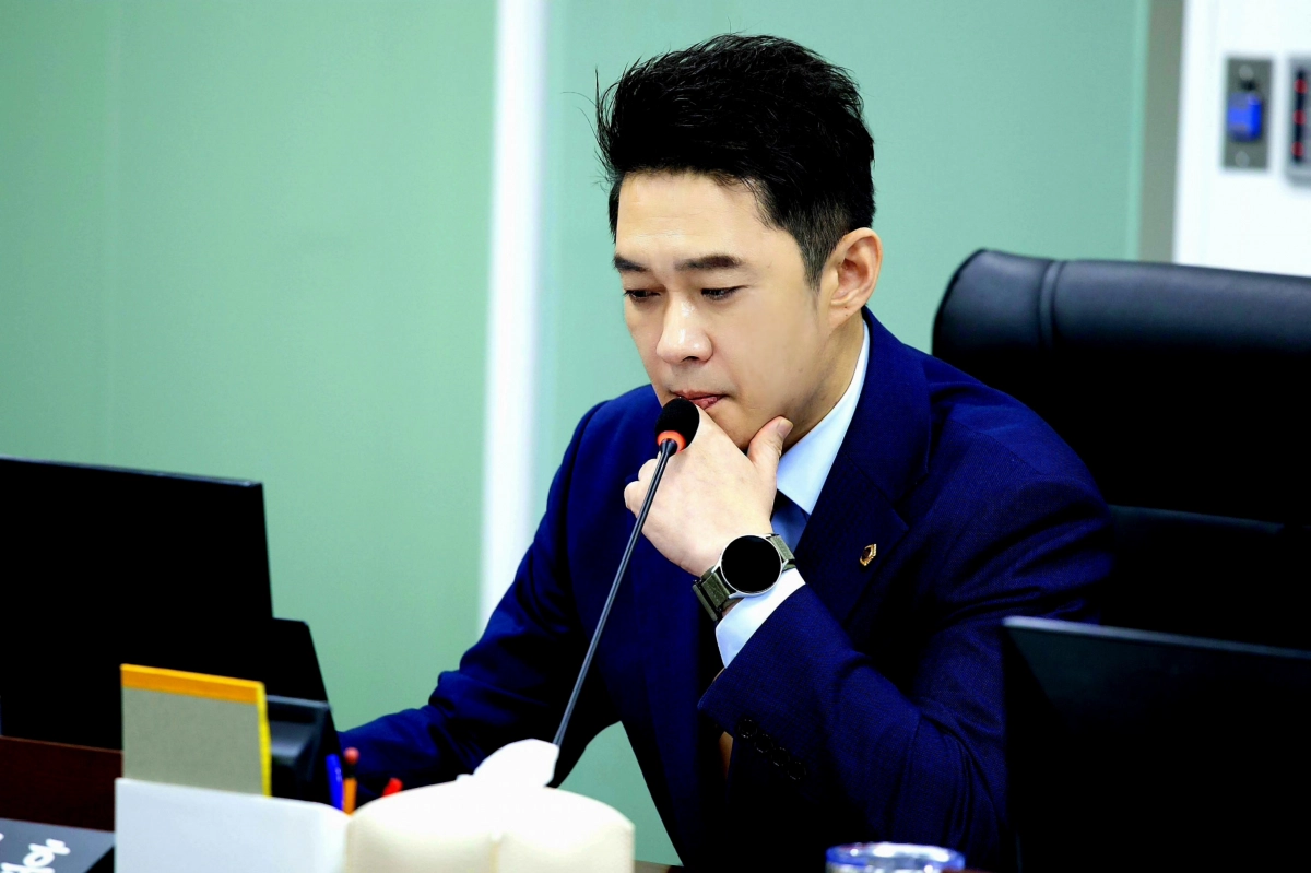 전석훈 의원이 11일 기후환경에너지국 2026년 예산안 심사에서 질의하고 있다.(사진=경기도의회)