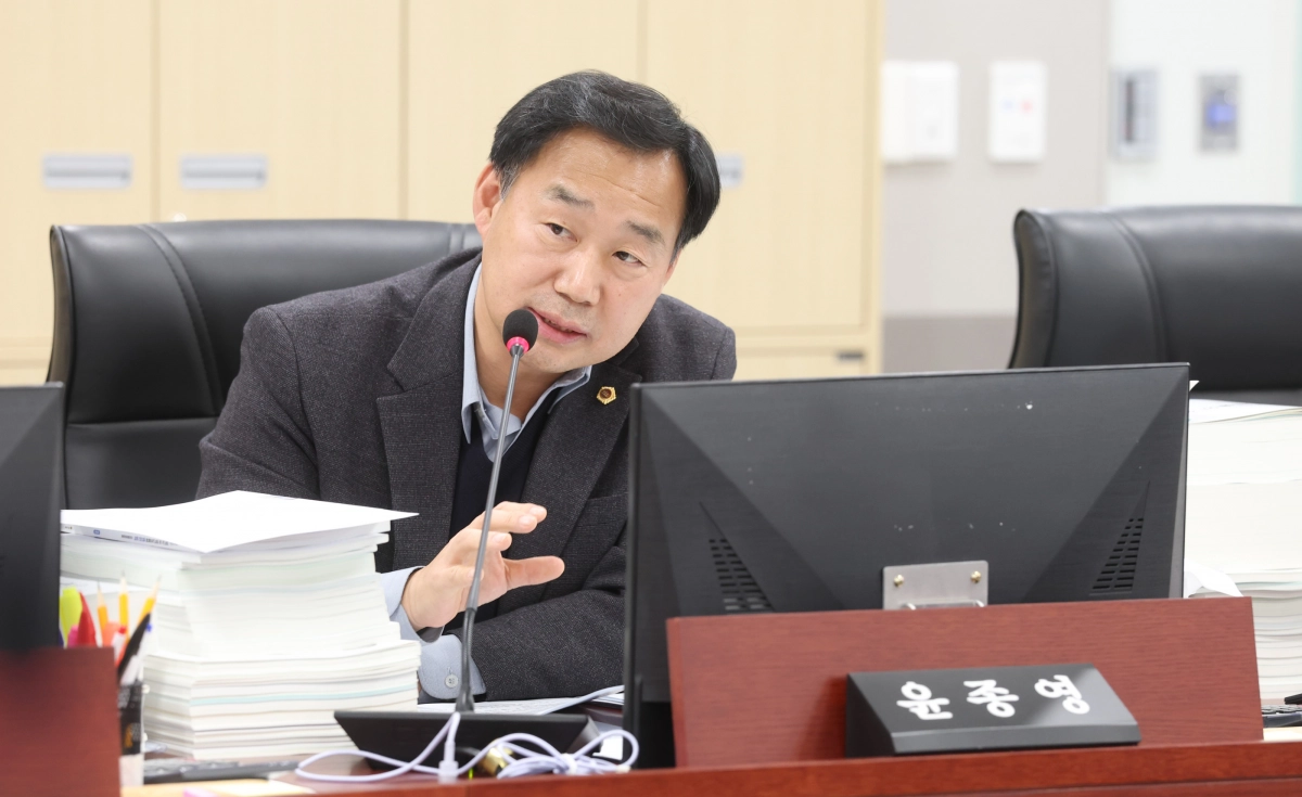 윤종영 의원이 10일 예산결산특별위원회 2026년도 경기도 본예산 심의에서 질의하고 있다.(사진=경기도의회)