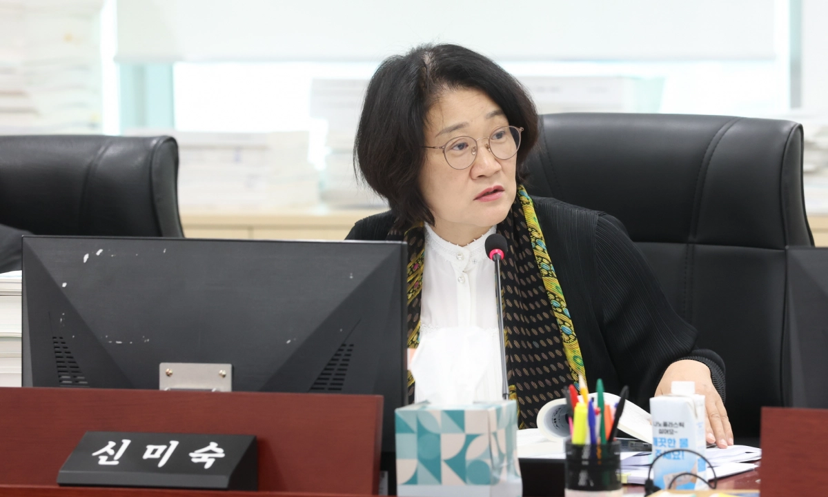 신미숙 의원의원이 10일 예산결산특별위원회에서 질의하고 있다.(사진=경기도의회)