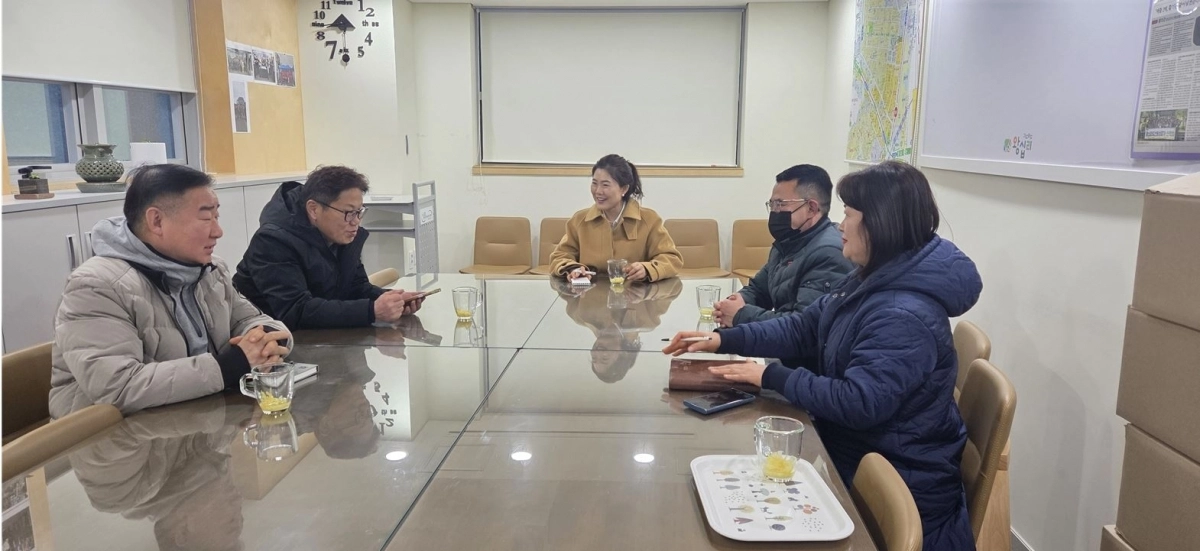 구미경(가운데) 서울시의원이 지난 11일 간담회에 참석해 의견을 청취하고 있다.