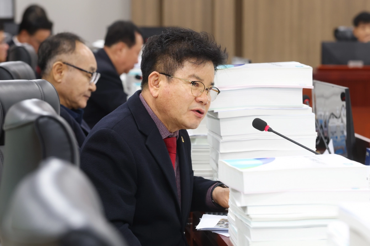 문병근 의원이 예산결산특별위원회 기획재정위원회 예산심사에서 질의하고 있다(사진=경기도의회)