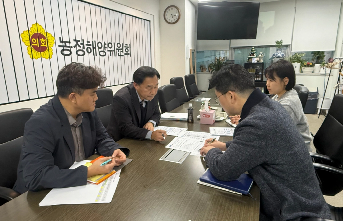 윤종영 의원이 11일 ‘보훈단체 컨설턴트 운영지원 사업’ 검토 보고 자리에서 사업의 필요성을 강조하고 있다.(사진=경기도의회)