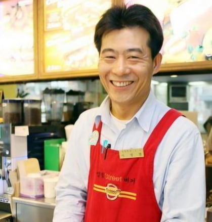 고려대학교 명물 ‘영철버거’ 대표 이영철(사진)씨가 별세했다. 연합뉴스