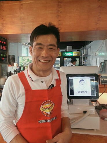고려대 명물 ‘영철버거’의 이영철씨. 고려대 제공