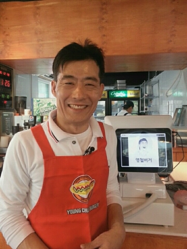 고려대 명물 ‘영철버거’의 이영철씨. 고려대 제공