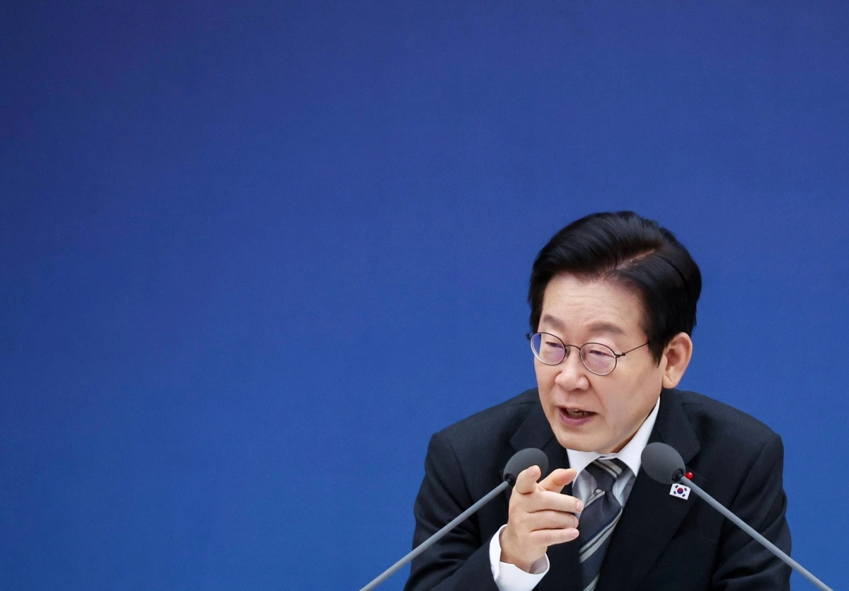 이재명 대통령이 12일 세종시 정부세종컨벤션센터에서 열린 과학기술정보통신부·개인정보보호위원회 업무보고에서 발언하고 있다. 대통령 업무보고는 지난 11일 시작됐으며 19개 부처와 5처, 18청, 7위원회, 공공기관 228곳, 금융감독원 등 6개 유관기관이 보고 대상이다. 대통령실통신사진기자단