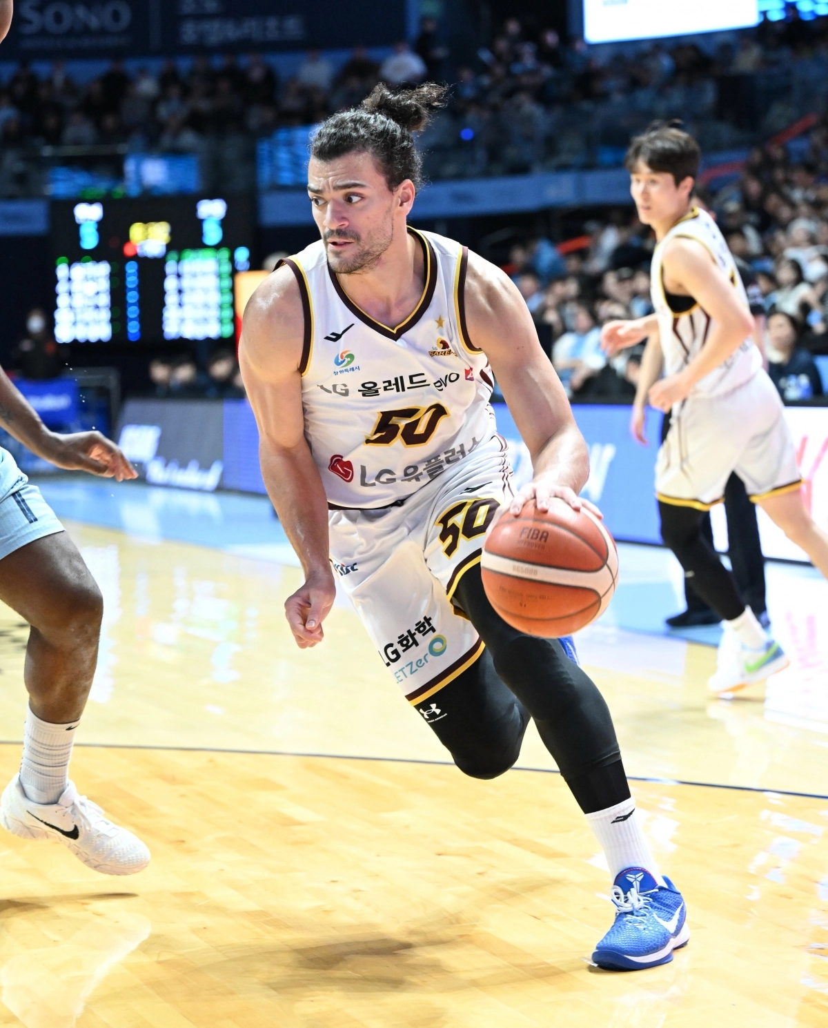 아셈 마레이가 14일 경기 고양소노아레나에서 열린 창원 LG와 고양 소노의 경기에서 드리블 돌파를 시도하고 있다. 한국농구연맹 제공
