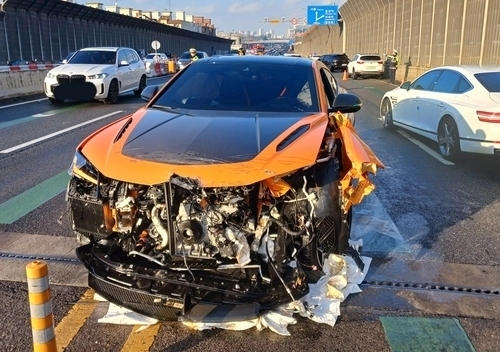 사고 난 람보르기니 차량. 인천소방본부 제공