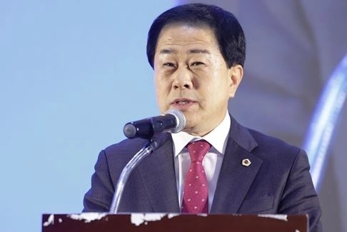 지난 13일 용산 전쟁기념관 이병형홀에서 열린 ‘2025 용산 소상공인·상점가·전통시장 상생페스타’에 참석한 김용호 서울시의원이 축사를 하고 있다.