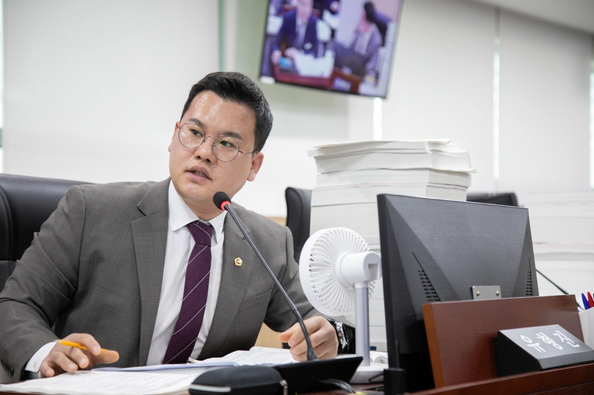 유형진 의원이 11일 예산결산특별위원회 심의에서 질의하고 있다.(사진=경기도의회)