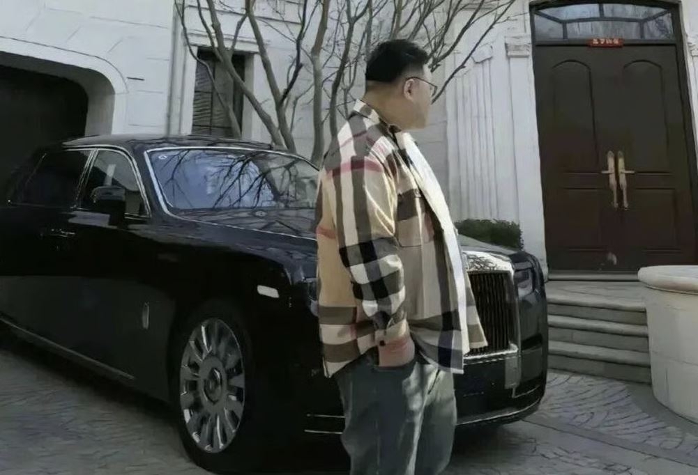 소셜미디어(SNS)에 결혼 상대를 구한다는 광고를 올려 화제가 된 중국 투자자 류신. 포털 사이트 소후 캡처