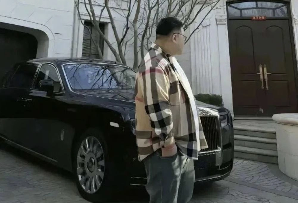 소셜미디어(SNS)에 결혼 상대를 구한다는 광고를 올려 화제가 된 중국 투자자 류신. 포털 사이트 소후 캡처