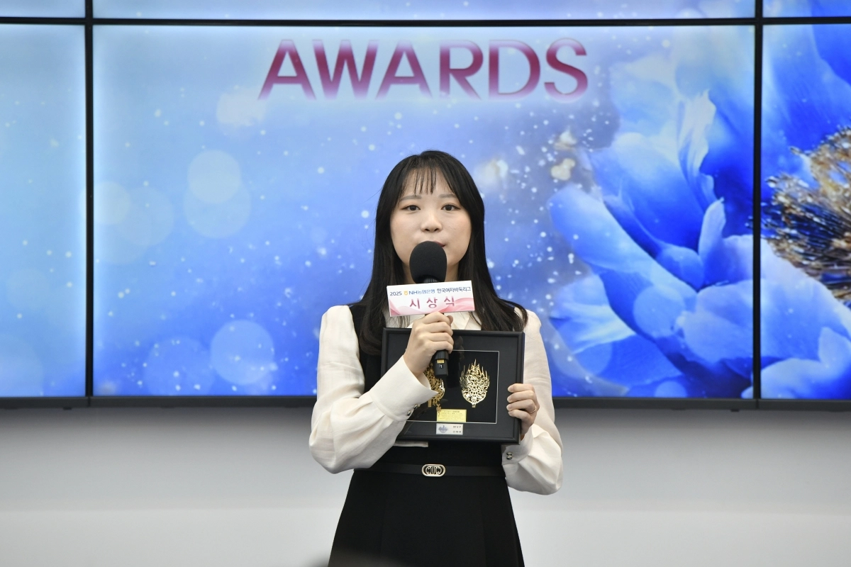 김채영 9단이 15일 서울 성동구 한국기원에서 열린 2025 NH농협은행 한국여자바둑리그 시상식에서 MVP를 수상한 뒤 소감을 말하고 있다. 2025.12.15 한국기원 제공