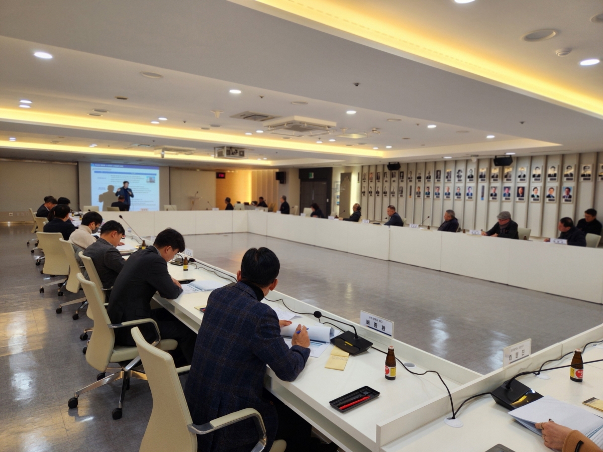 15일 광주시청 중회의실에서 ‘복합쇼핑몰 상권영향평가 연구용역 최종 보고회’가 열렸다. 광주광역시 제공