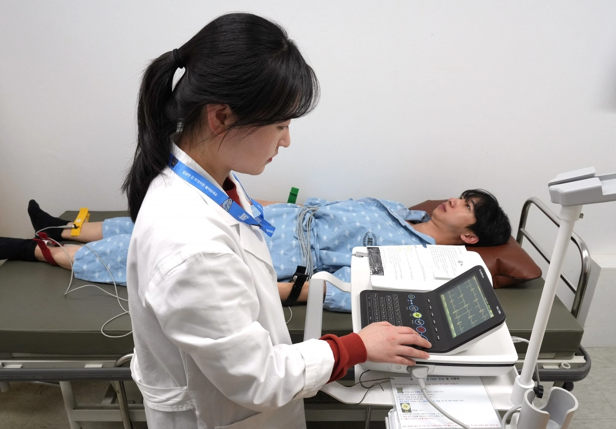 단국대병원 직업환경의학과검진에서 심전도 검사가 진행되고 있다. 단국대병원 제공