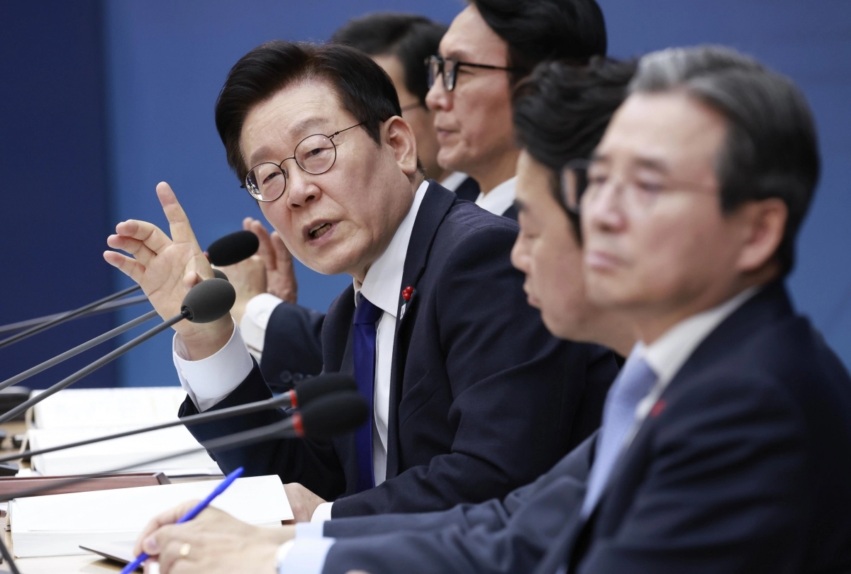 이재명 대통령이 16일 정부세종컨벤션센터에서 열린 보건복지부(질병관리청)·식품의약품안전처 업무보고에서 발언하고 있다.  연합뉴스