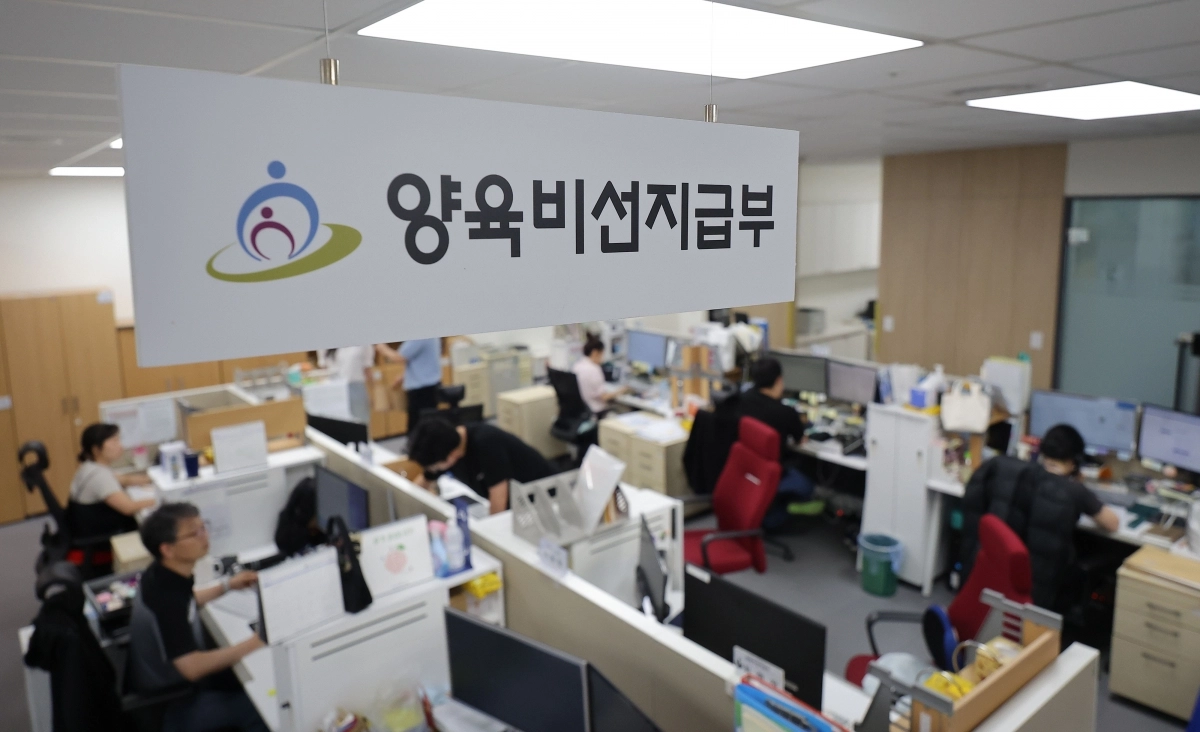 한부모가족에게 국가가 양육비를 지급한 후 채무자에게 회수하는 ‘양육비 선지급제’ 시행 5개월 동안 총 3868가구가 54억 5000만원의 선지급금 받았다고 16일 성평등가족부가 밝혔다. 연합뉴스