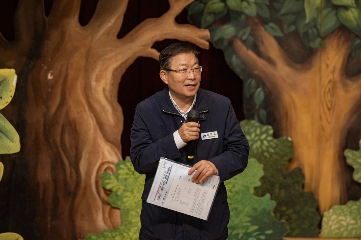 김경호 서울 광진구청장이 지난 13일 ‘광진 독서·문화 한마당’이 열린 광장동 광진정보도서관에서 인사말을 하고 있다. 광진구 제공