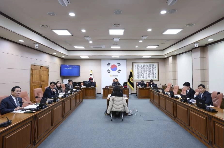 서울시의회 규제개혁 특별위원회(위원장 김종길) 회의 전경