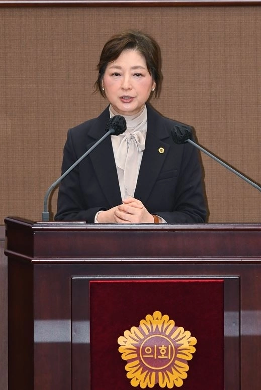 최유희 의원이 서울시의회 본회의에서 한남시범아파트 현안과 관련해 5분 자유발언을 하고 있다.