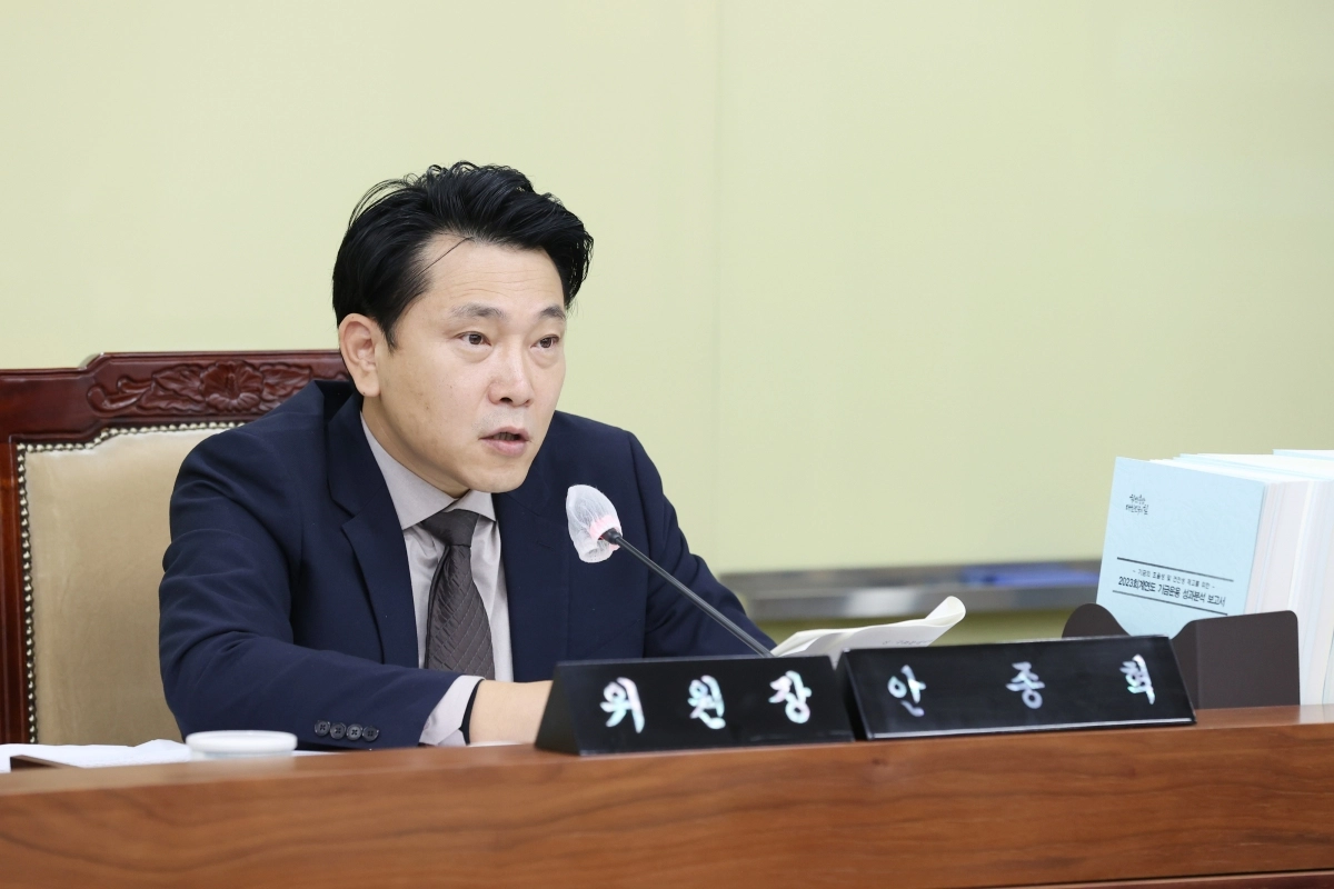 안종혁 충남도의회 기획경제위원장(천안3·국민의힘)이 질의를 하고 있다. 도의회 제공
